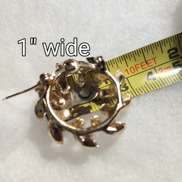 Circle of Leaves Brooch w/ Aurora Borealis Stones & Pearl - Picture 7 of 10